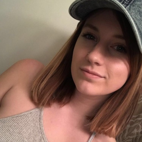 Meet your Posher, Claire - Picture 2 of 4